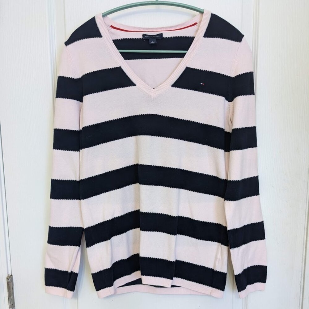Preppy Tommy Hilfiger Pale Pink and Navy Striped V-Neck 100 % Cotton Sweater – M